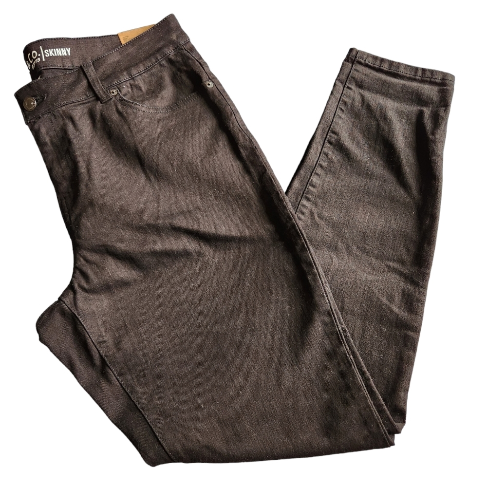 NWT ROEBUCK & CO black skinny, mid rise jeans. Size 16